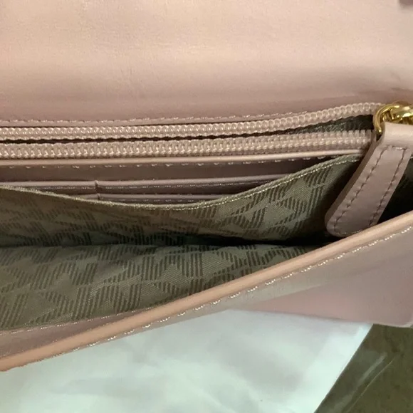 MICHAEL KORS purse that could be a shoulder or crossbody bag. - Picture 5 of 6